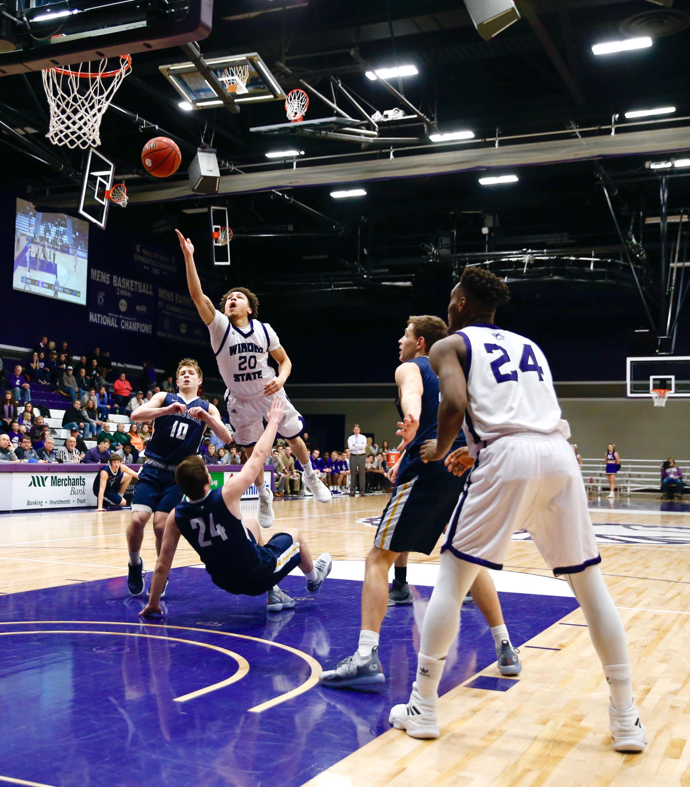 WSU MBB vs Augustana 3